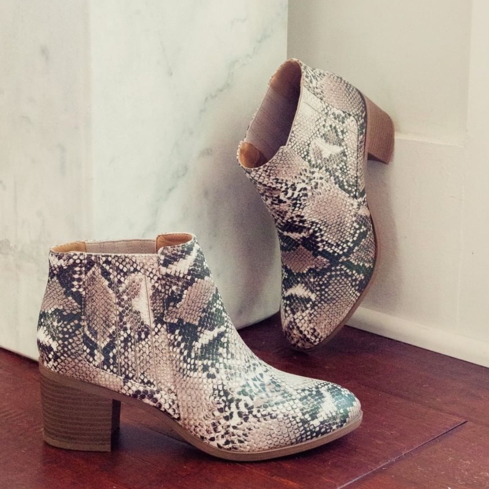 Qupid Topanga Black & White Python Snake Bootie - Picture 8 of 8